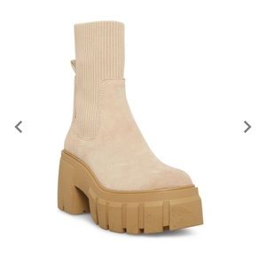 Steve Madden Limit Sand Suede size 6